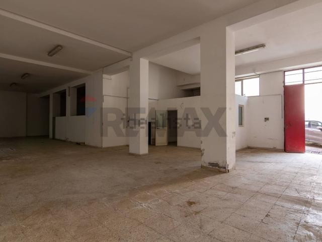 Locale in affitto di 268 m² in Via Giuseppe Toniolo