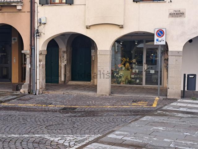 Locale in affitto di 26 m² in Piazza Beata Beatrice, 20