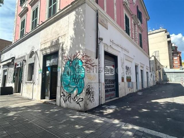 Locale in affitto di 26 m² in Via Tuscolana