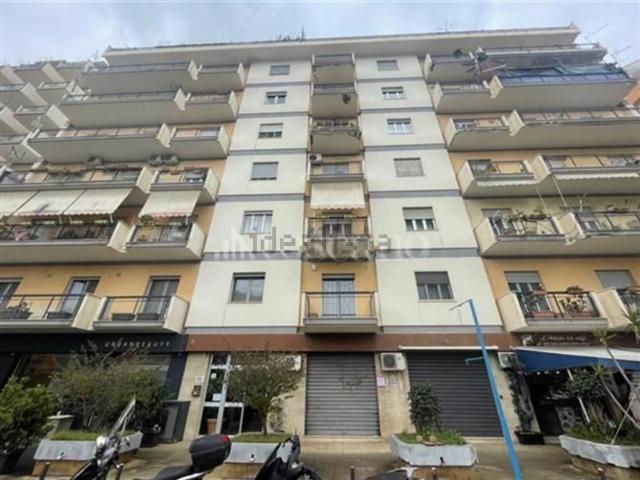 Locale in affitto di 26 m² in Via Umberto Giordano