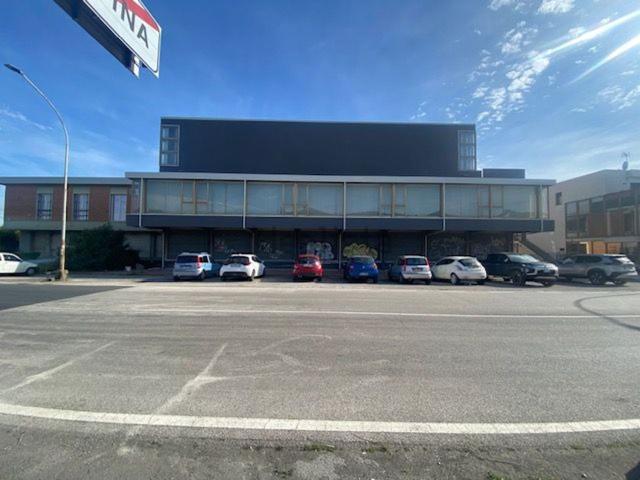 Locale in affitto di 2700 m² in Via Tosco Romagnola