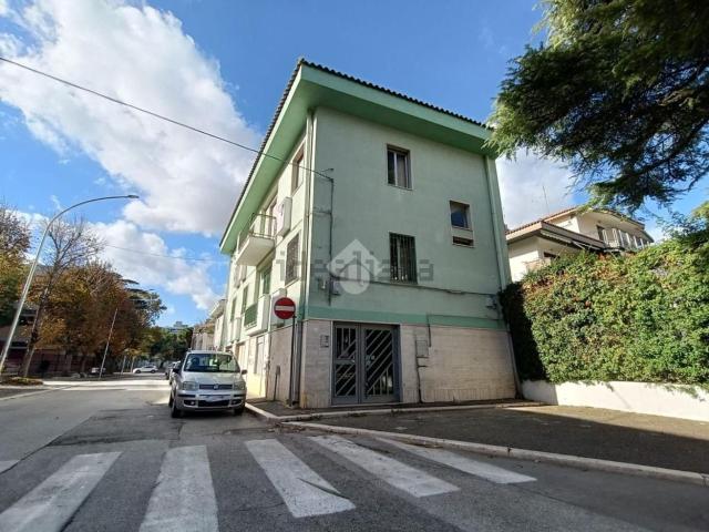 Locale in affitto di 270 m²