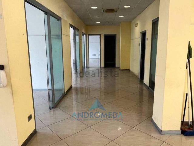 Locale in affitto di 270 m²