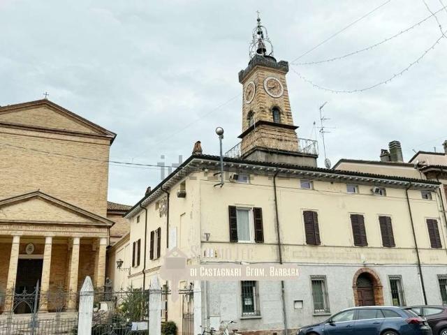 Locale in affitto di 270 m² in Via Castel San Pietro, 1