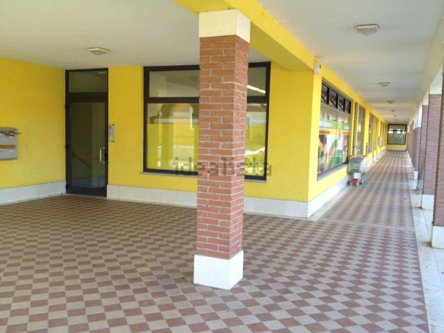 Locale in affitto di 270 m² in Via Dante, 5