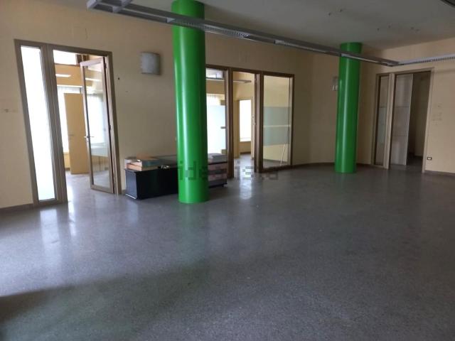 Locale in affitto di 270 m² in Via del Bosco