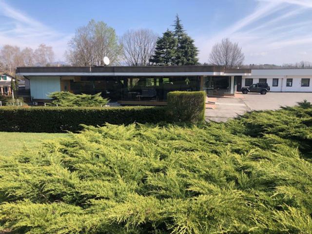Locale in affitto di 270 m² in Viale Luigi Borri