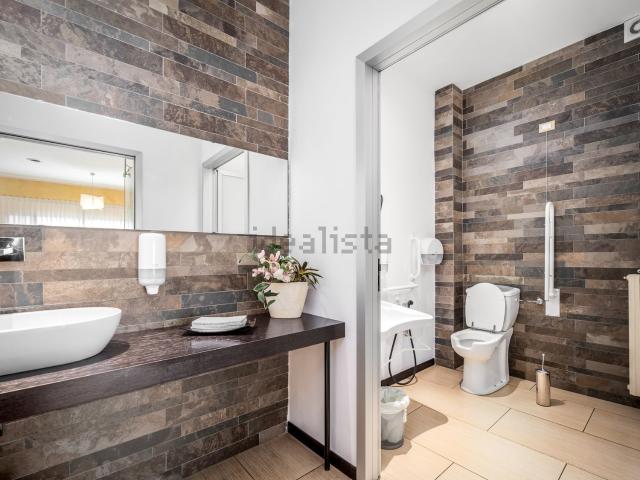 Locale in affitto di 271 m² in Via Giotto di Bondone, 2
