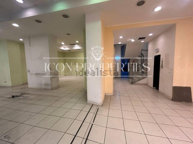 Locale in affitto di 273 m² in Via Carlo Farini