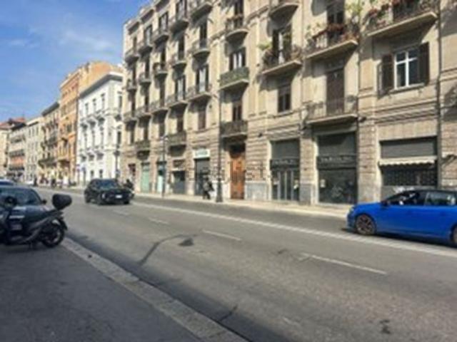 Locale in affitto di 277 m² in Via Roma