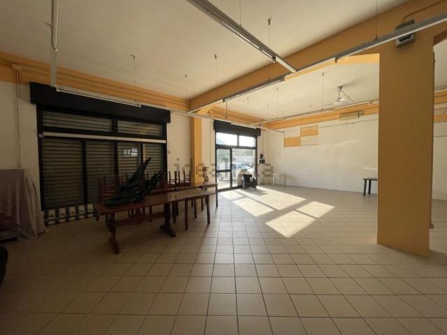 Locale in affitto di 280 m²