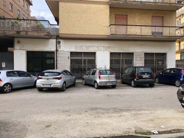 Locale in affitto di 280 m² in Via G.B. Vico, 19