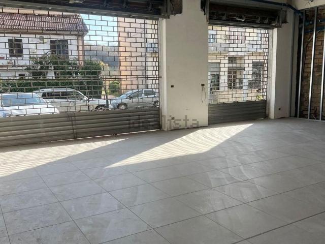 Locale in affitto di 280 m² in Via Maria