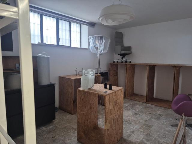 Locale in affitto di 280 m² in Via per Fiuggi