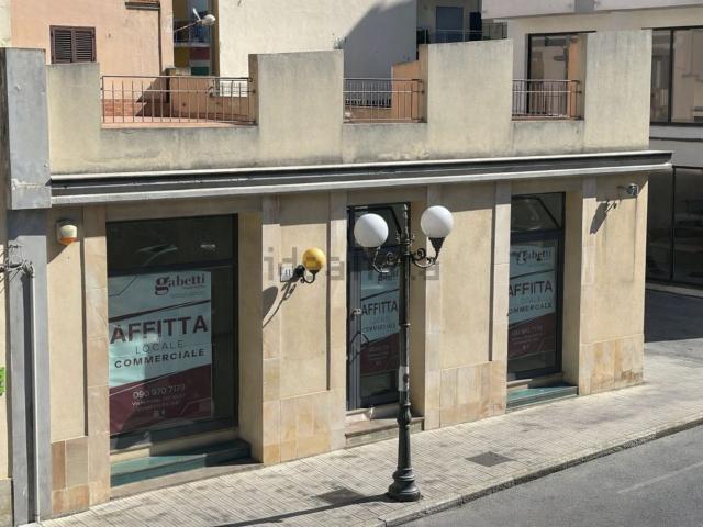 Locale in affitto di 280 m² in Via Roma, 43