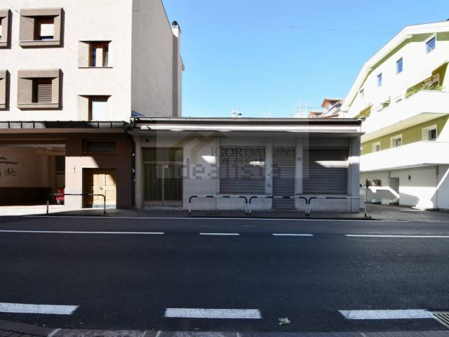 Locale in affitto di 280 m² in Via Renon