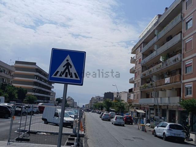 Locale in affitto di 280 m² in Viale Europa