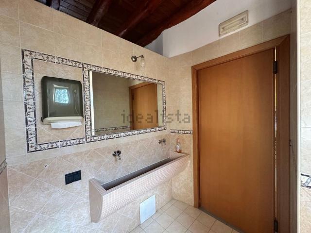 Locale in affitto di 280 m² in Contrada San Croce, 18