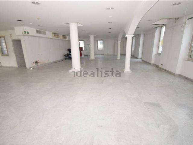 Locale in affitto di 285 m²