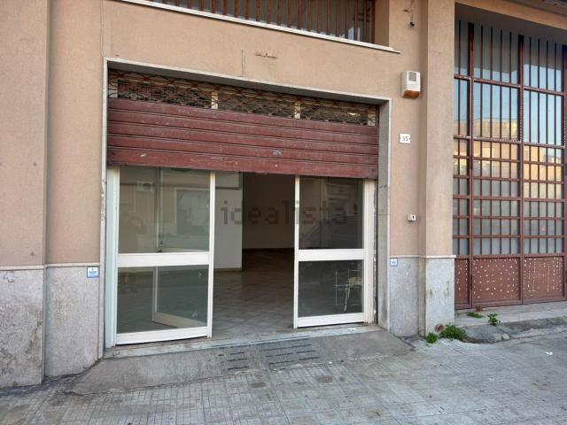 Locale in affitto di 285 m² in Via CIRCONVALLAZIONE