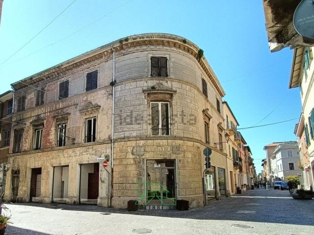 Locale in affitto di 285 m² in Via G. Garibaldi, 70