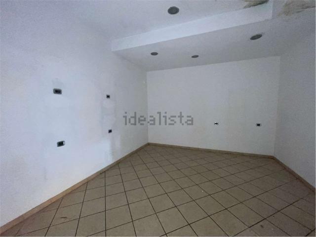 Locale in affitto di 28 m² in Via Cairoli