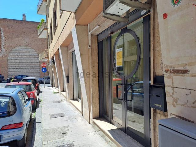 Locale in affitto di 28 m² in Via Franco Pepicelli, 11