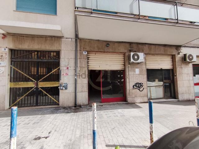 Locale in affitto di 28 m² in Via Francesco Battiato, 36