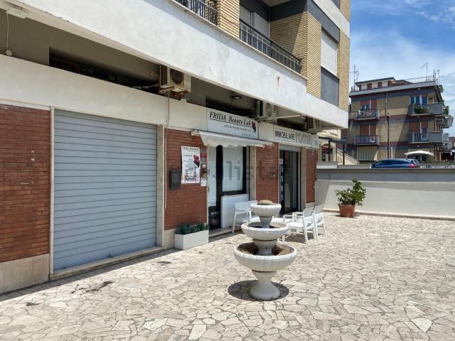 Locale in affitto di 28 m² in Viale alla Marina