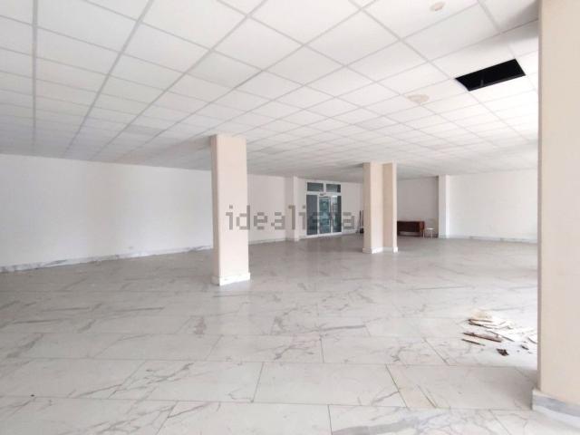 Locale in affitto di 290 m²