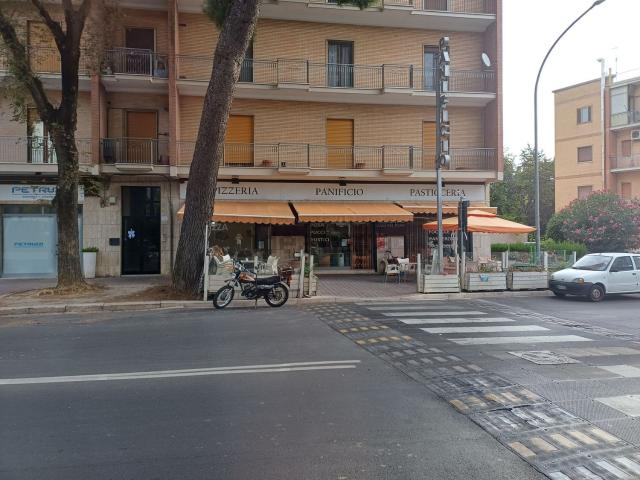 Locale in affitto di 290 m² in Via Dante Alighieri, 72