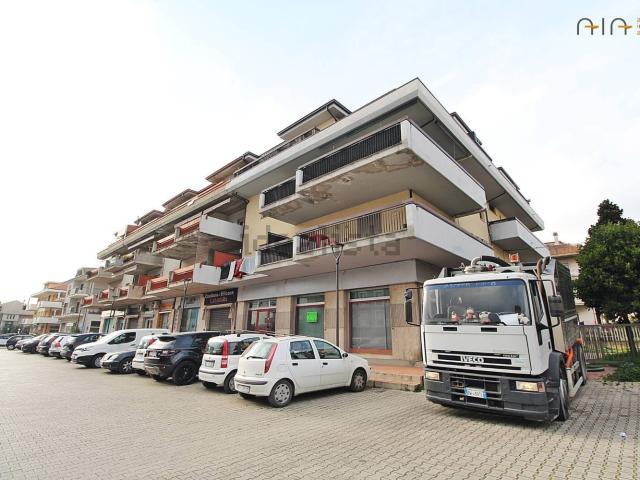 Locale in affitto di 290 m² in Viale Alcide De Gasperi, 94
