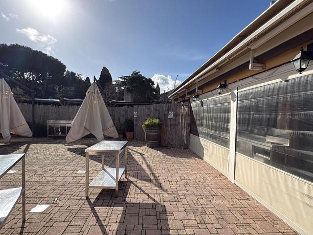 Locale in affitto di 291 m² in Via del Geniere, 33