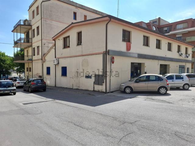 Locale in affitto di 295 m²