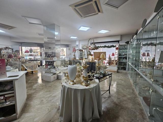 Locale in affitto di 297 m² in Via Cairoli, 165