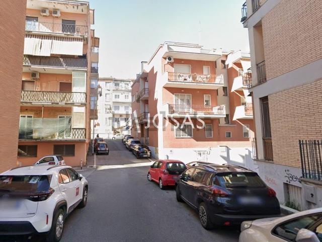 Locale in affitto di 297 m² in Via dei Gonzaga, 72
