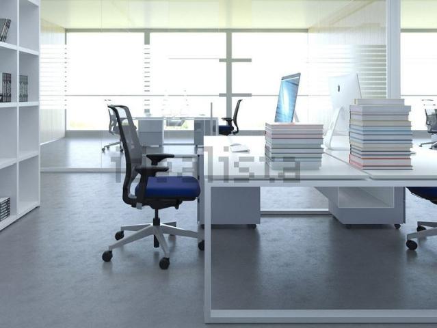 Locale in affitto di 298 m² in Via eroi di podrute, 13