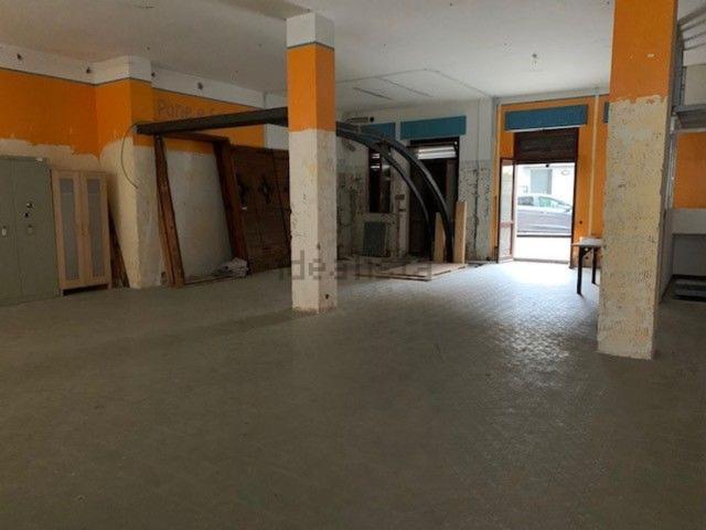 Locale in affitto di 299 m² in Via Francesco Tadini, 21