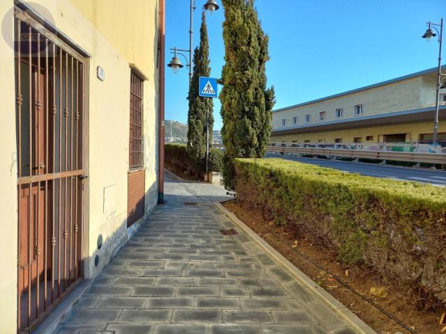 Locale in affitto di 29 m² in Strada Statale 1, 2