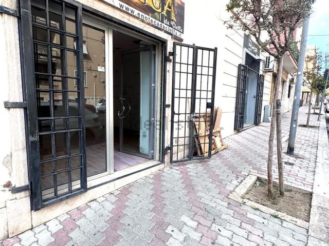 Locale in affitto di 29 m² in Viale Giacomo Matteotti, 86