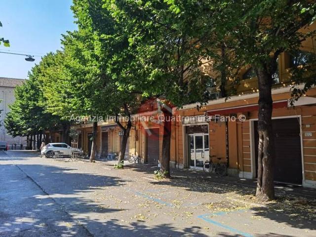 Locale in affitto di 33 m² in Piazza Andrea Costa