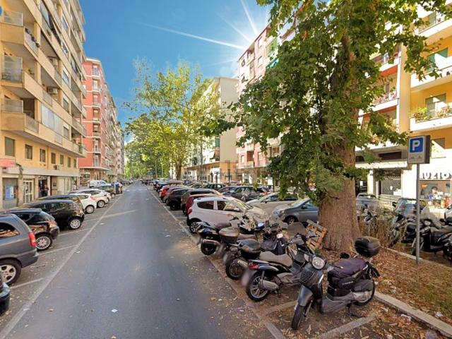 Locale in affitto di 33 m² in Via Val d&apos Ossola, 71