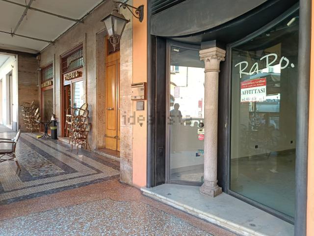 Locale in affitto di 33 m² in Via d&apos Azeglio, 65