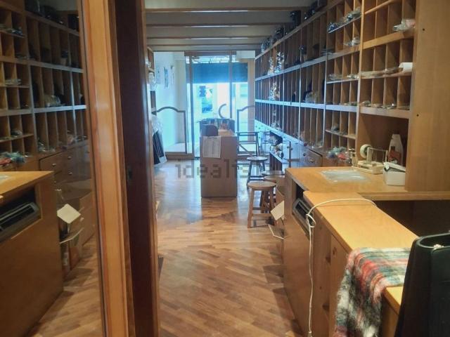 Locale in affitto di 33 m² in Via Marco Minghetti