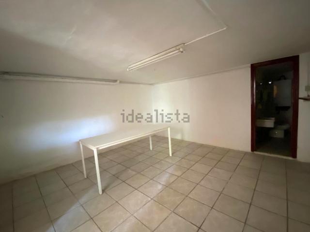 Locale in affitto di 33 m² in Viale Giovanni Pascoli, 164