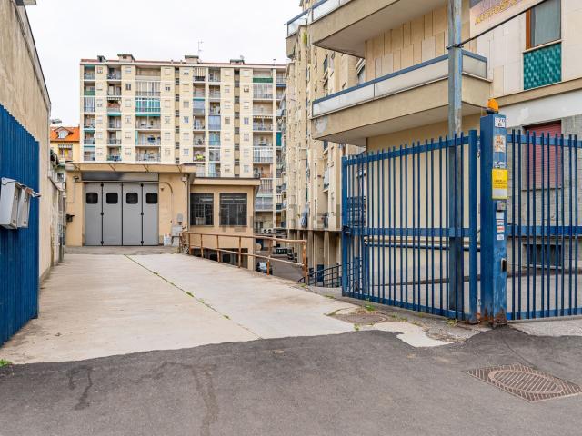 Locale in affitto di 3000 m² in Via Bardonecchia, 170