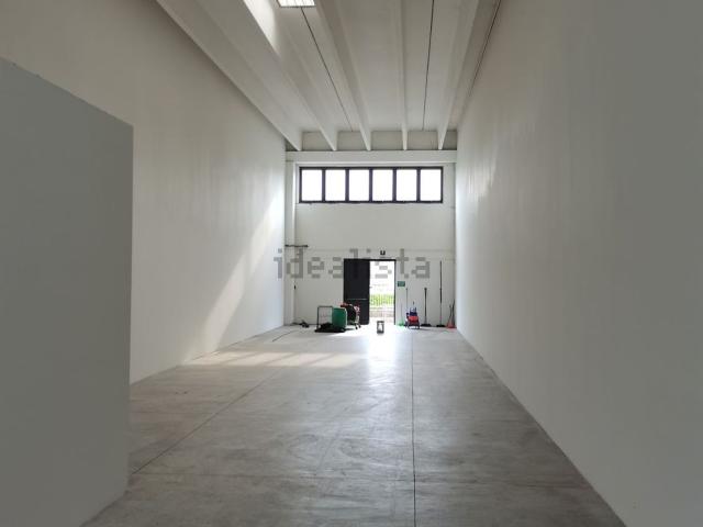 Locale in affitto di 3000 m² in Via Sile