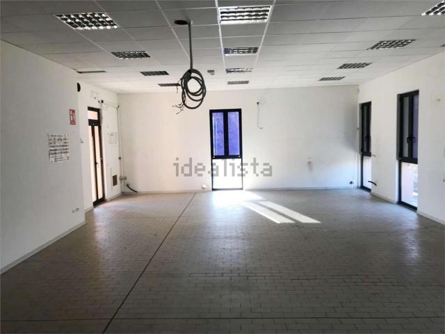 Locale in affitto di 300 m²