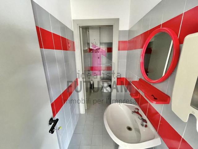 Locale in affitto di 300 m²