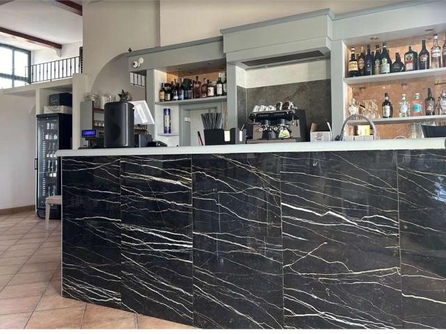 Locale in affitto di 300 m²